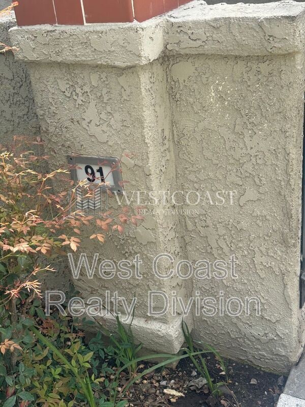 Building Photo - 8167 Vineyard Ave