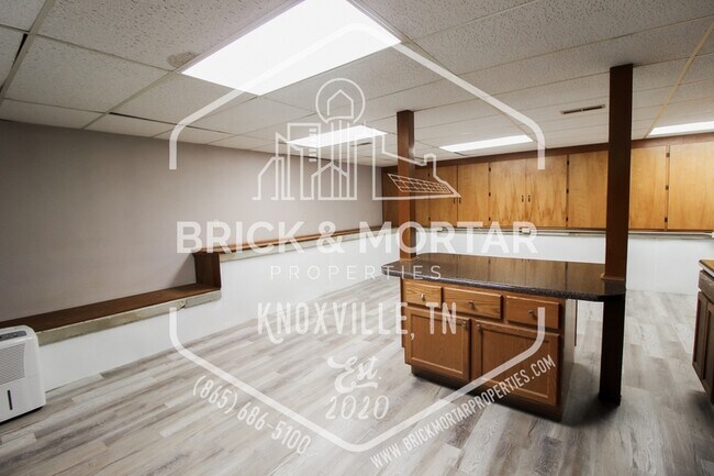 Building Photo - 111 Cooper Cir