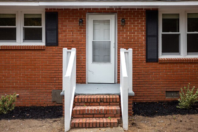 Building Photo - Welcome to this Newly Remodeled Home in a ...