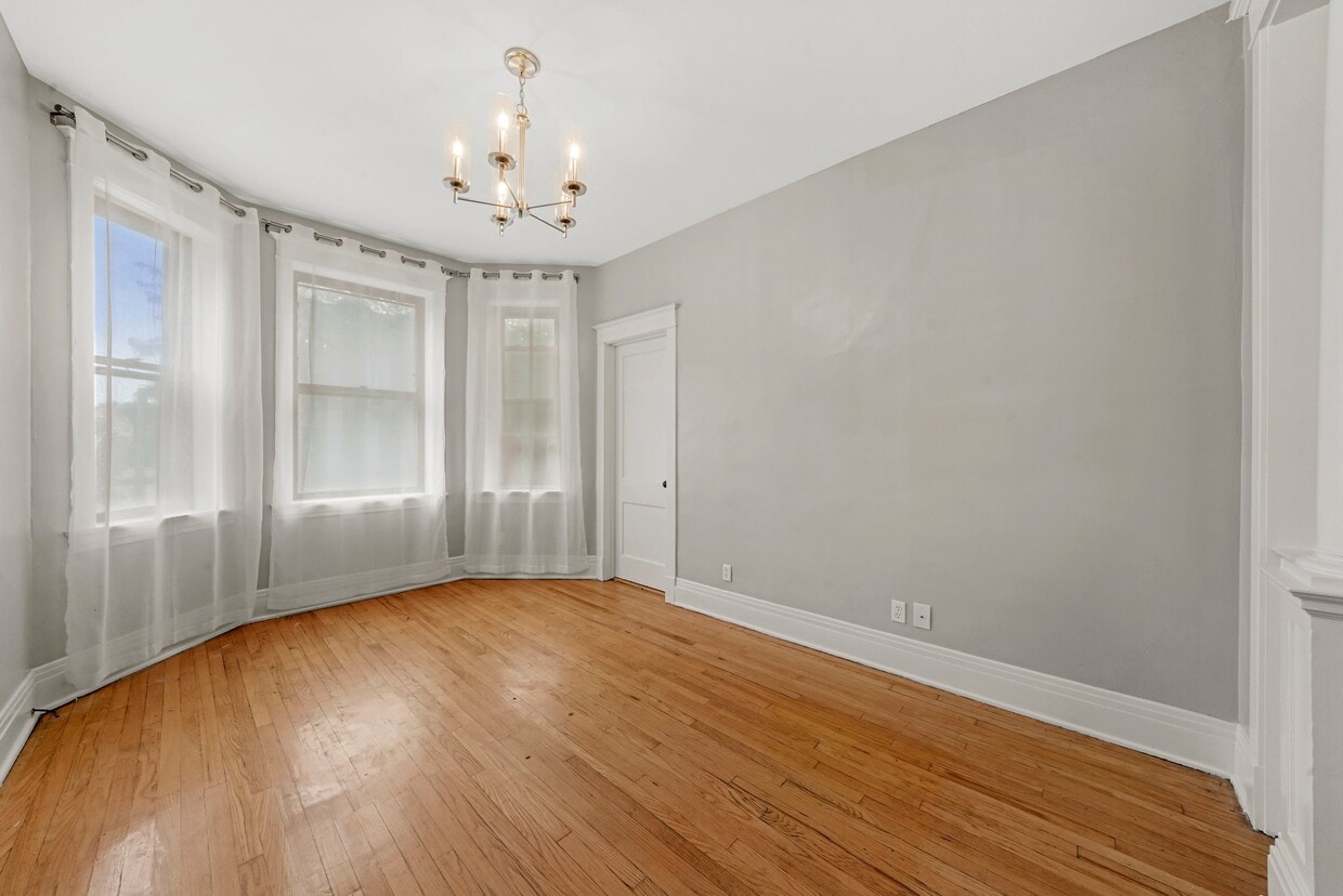 Living Room - 1110 N Wolcott