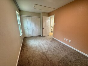 Building Photo - 1004 E Red Cedar Cir