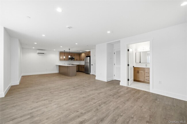 Foto del edificio - 180 Deer Park Ave