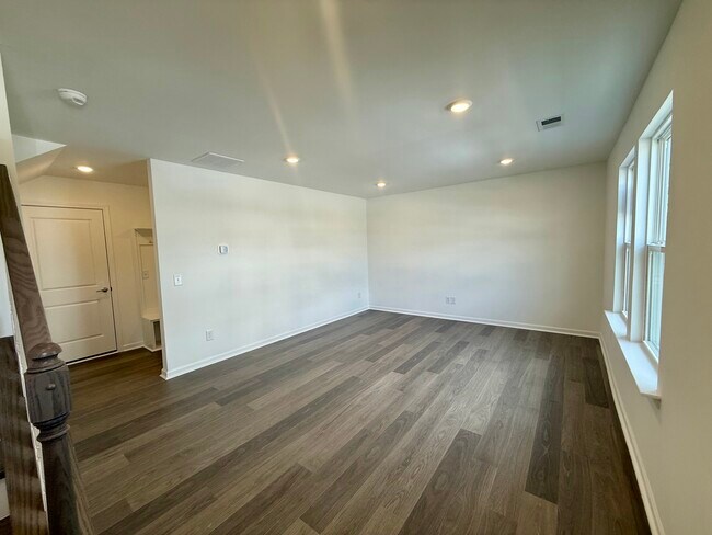 Flex Room - 414 Silver Star Blvd