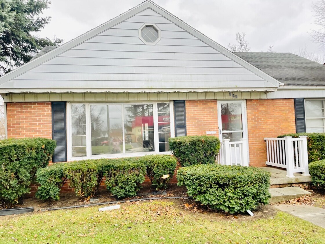 Primary Photo - 915 Tiffin Ave