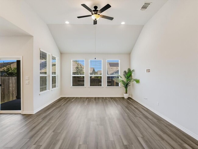 Foto del edificio - 228 Wild Sage Ln