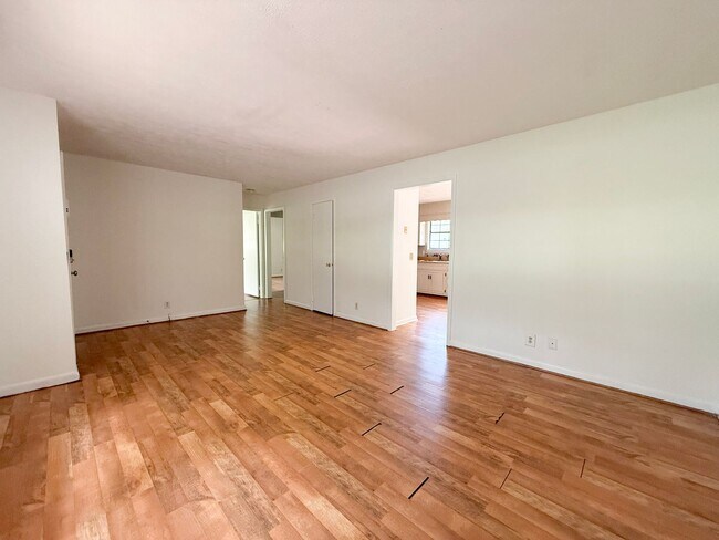 Foto del edificio - 2-Bedroom Home with Bonus Room & Large Wooden Deck | Pet-Friendly Near I-40 & City Lake