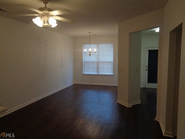 Building Photo - 33 Oak Green Dr