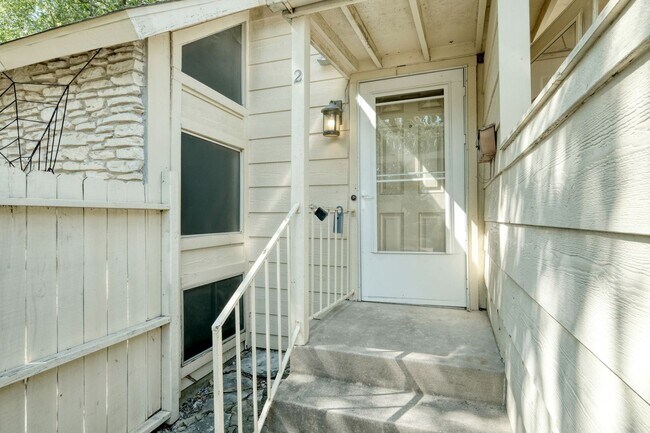 Foto del edificio - 2711 St Edwards Cir
