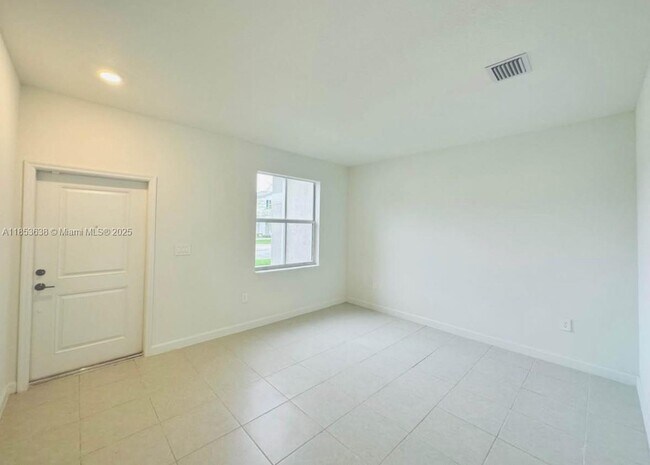 Foto del edificio - 1658 SE 26th Ter