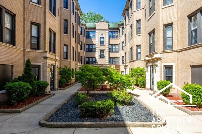 Building Photo - 4036.5 N Ashland Ave