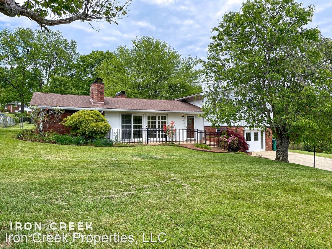 3 br, 2.5 bath House 28 Green Valley Road House for Rent in