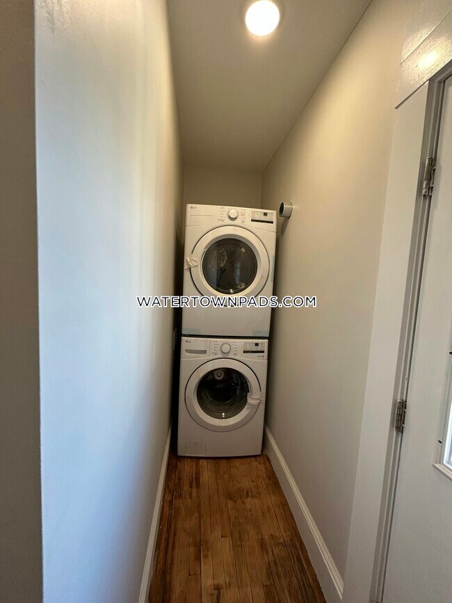 Foto del edificio - 17 Alden Rd.