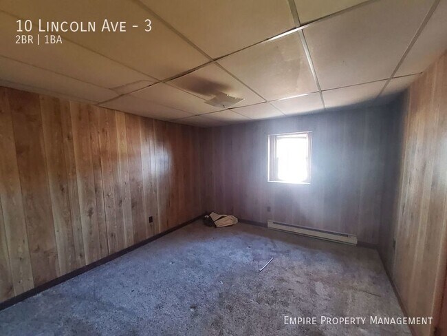 Building Photo - 2nd Floor: 2 Bedroom / 1 Bathroom in Walnu...