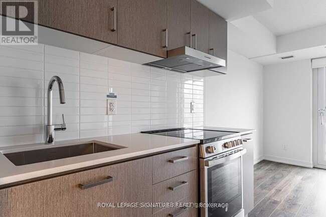 Building Photo - 219 Dundas St E