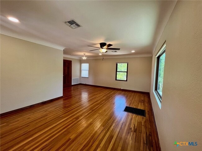 Building Photo - 755 N Austin St