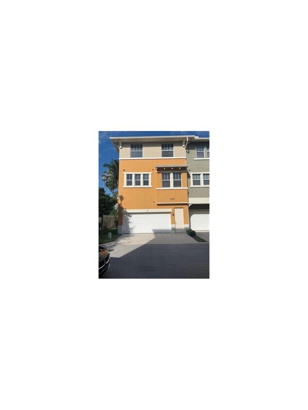 Primary Photo - 1727 San Benito Way