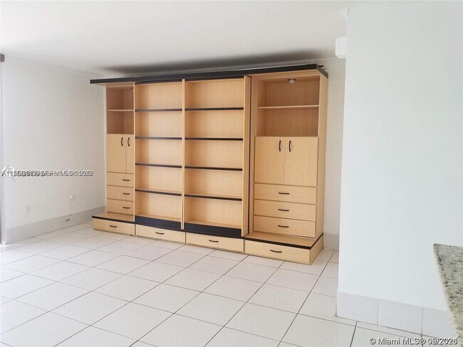 Foto del edificio - 1865 79th Street Causeway