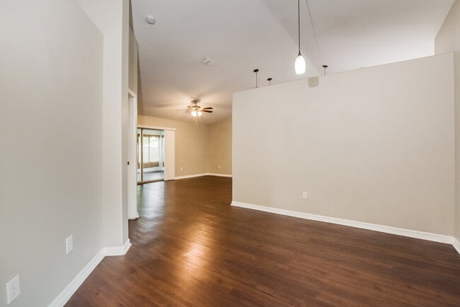 Building Photo - 183 Brightview Dr