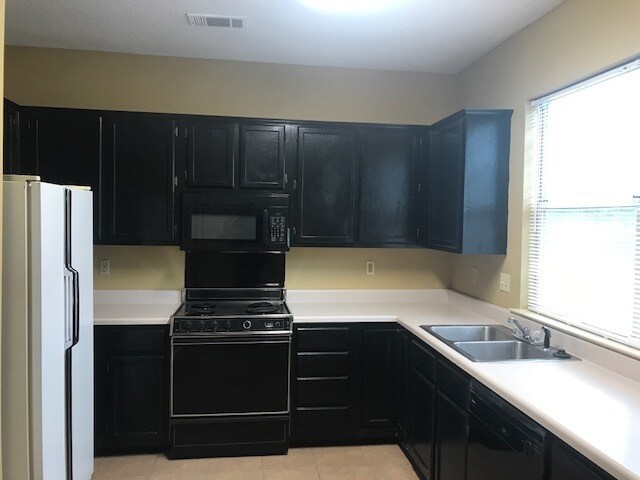 Foto del edificio - FANTASTIC DUPLEX FOR RENT!!! AVAILABLE NOW!