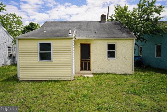 Building Photo - 910 Delaware Ave