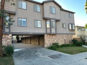 Building Photo - 302 W Loraine St