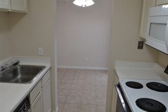 Building Photo - 6111 Beverly Hill St