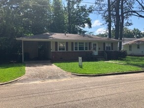 Building Photo - 620 Hibner St