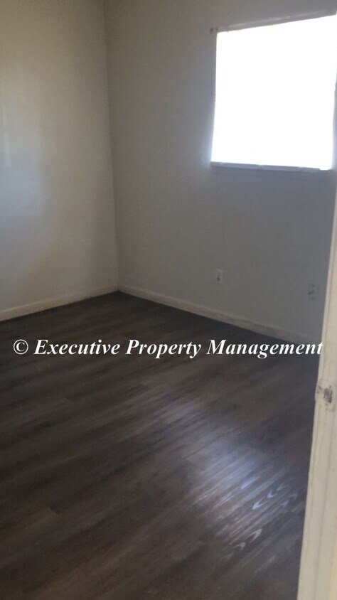 Building Photo - 406 Sunset Ln