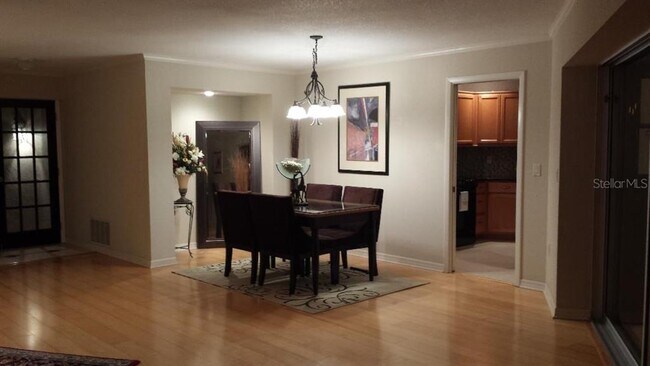 Building Photo - 423 Picasso Dr