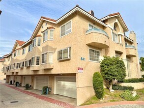 Building Photo - 841 Fairview Ave