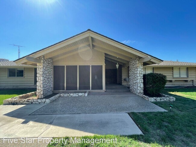 Building Photo - 3 br, 2.5 bath House - 624 N. Stearns Rd