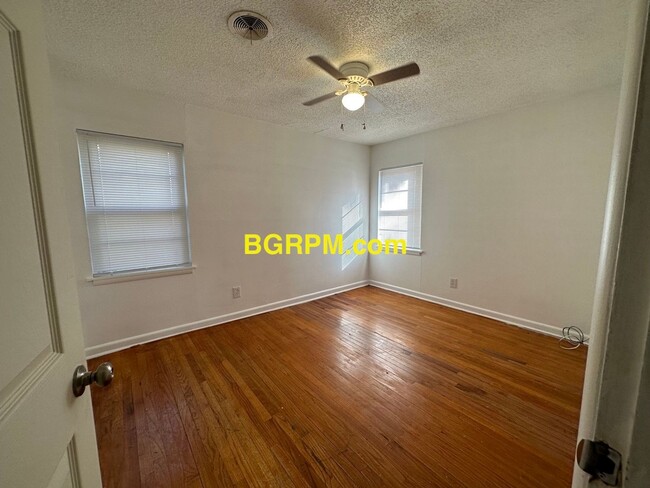 Foto del edificio - 3 Bedroom, 1 Bath, Jacksonville Home