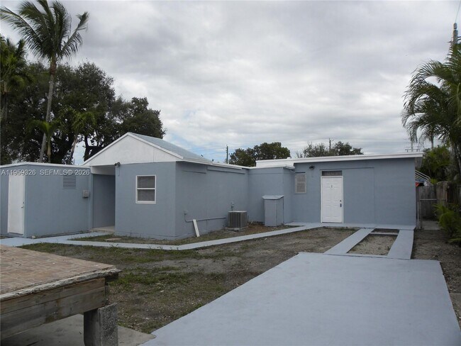 Foto del edificio - 25 NW 50th Ave