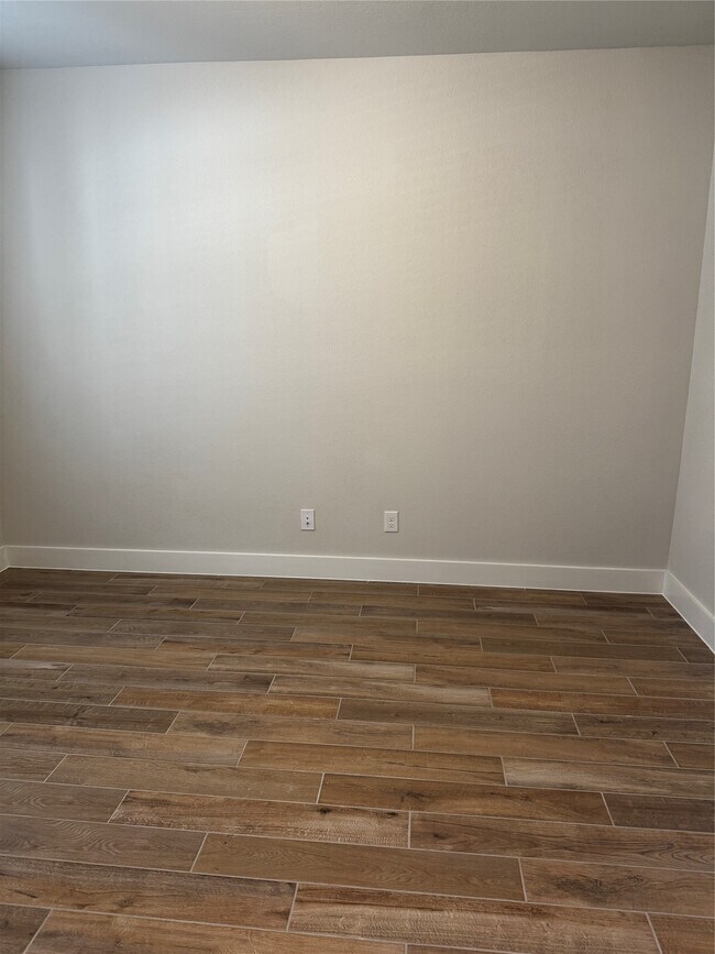 Foto del edificio - 359 Twin Lakes Blvd W