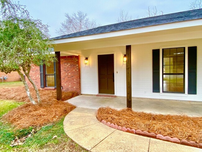 Building Photo - 2102 Fillmore Dr