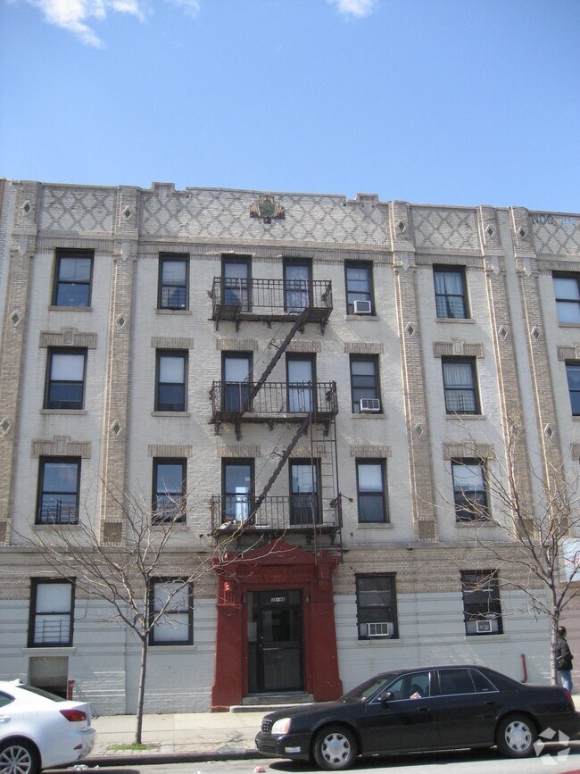 Primary Photo - 35-48 Steinway St