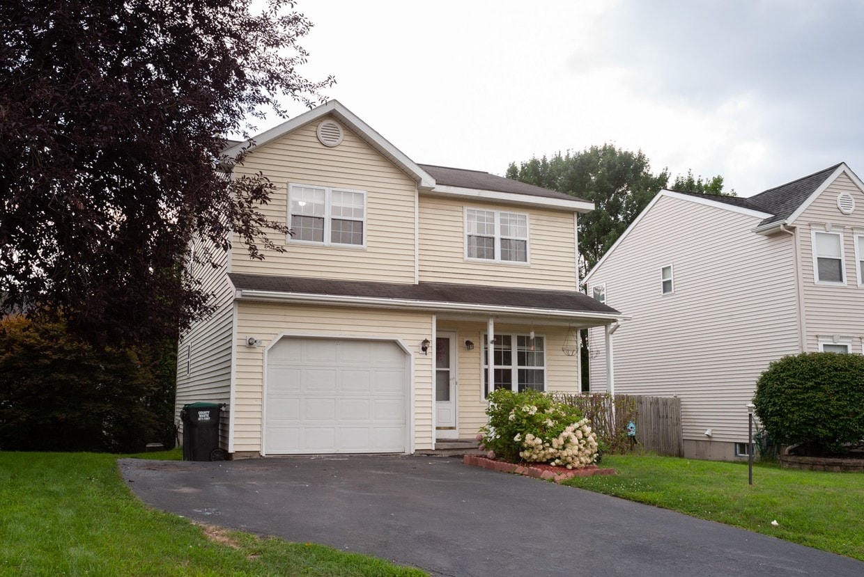 Primary Photo - 27A Mapleridge Ave