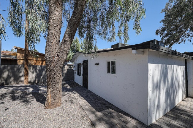 Foto del edificio - 2721 E Willetta St