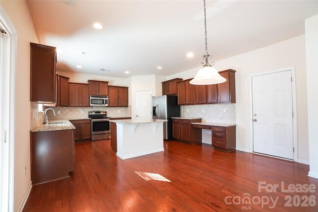 Building Photo - 5904 Stirlingshire Ct