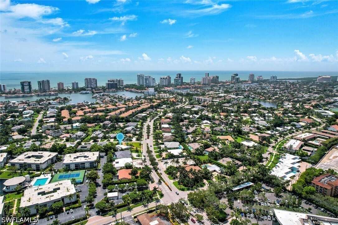 Foto del edificio - 740 Park Shore Dr