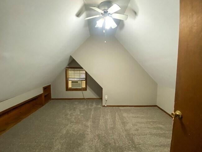 Building Photo - 4 bed, 2 bath near the University of Memphis