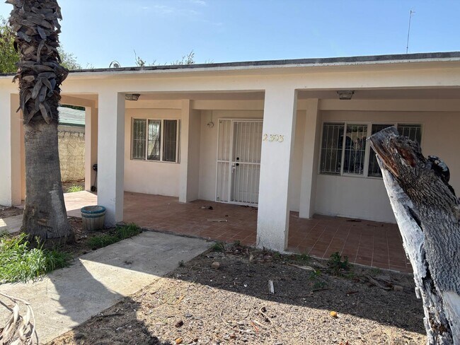 Foto del edificio - 2303 Chacon St