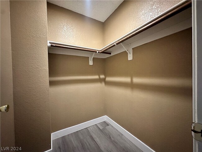 Building Photo - 6873 Tamarus St