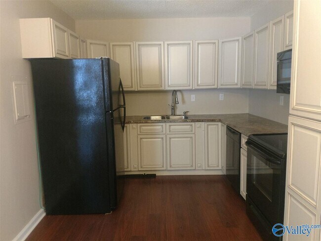 Foto del edificio - 2035 Vanderbilt Dr SW