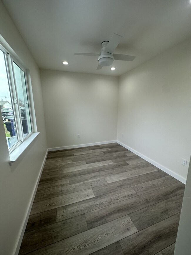Building Photo - Renovated 2-Bedroom Haven for Rent!