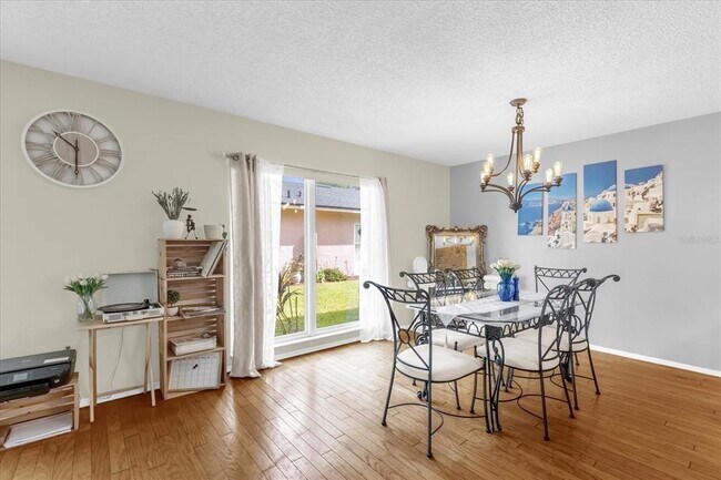 Foto del edificio - 5012 The Oaks Cir
