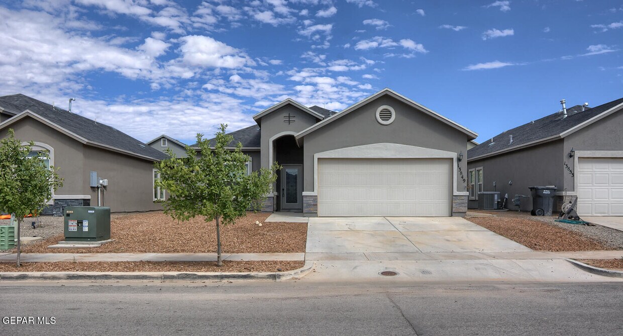 Foto principal - 13849 Garforth Ave