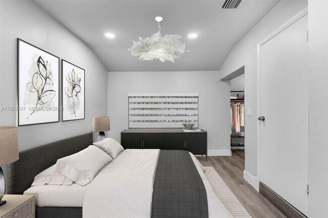 Foto del edificio - 648 South Dr