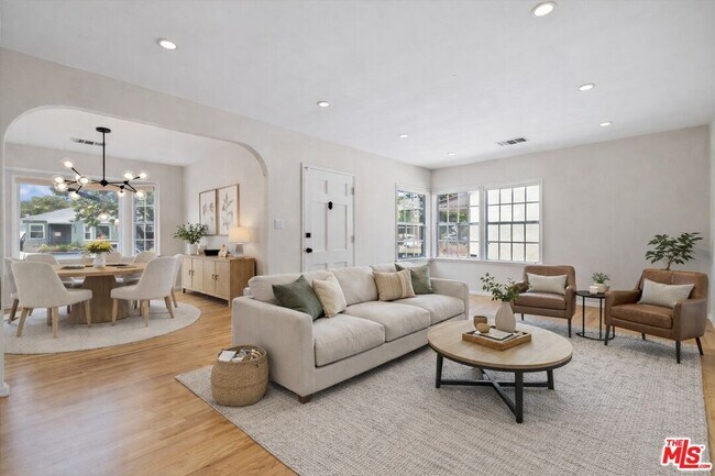 Foto del edificio - 8348 Reading Ave