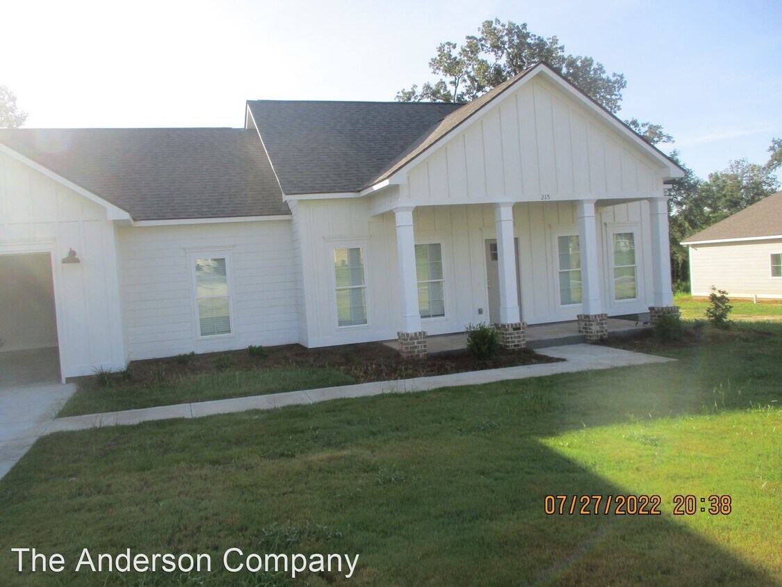 Primary Photo - 3 br, 2 bath House - 215 Buck Run Drive